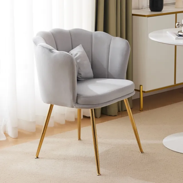MEUNIQ Fauteuil van grijs fluweel met bloemblaadjesrugleuning, armleuningen, kussen en gouden metalen poten voor woonkamer of slaapkamer