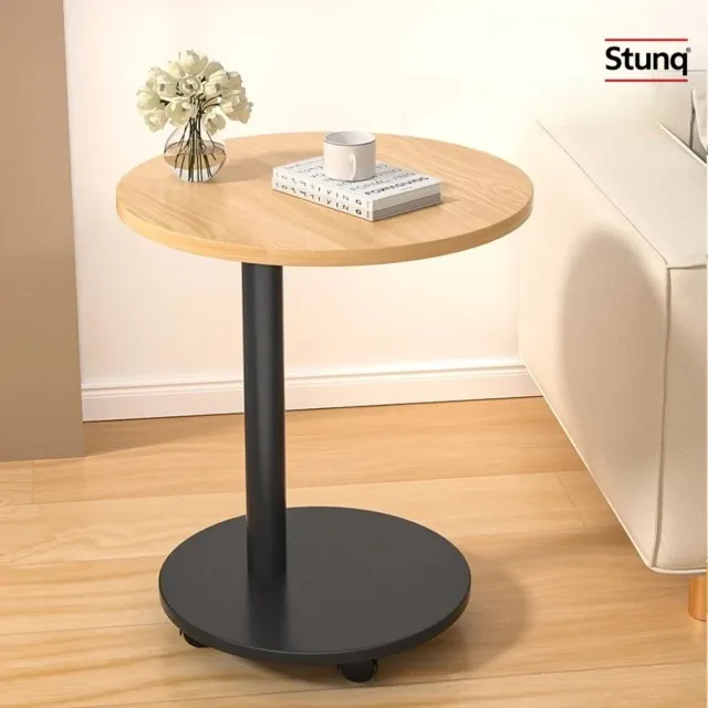 Stunq Ronde bijzettafel met wielen, licht houten blad, zwart onderstel