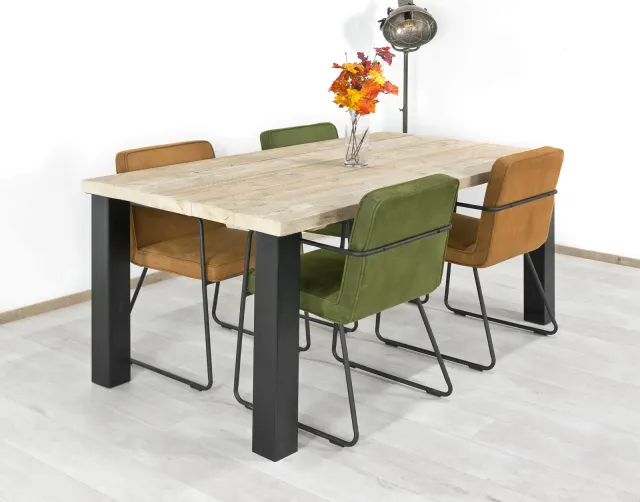 NordXL Steigerhouten tafel Roca met stalen poten