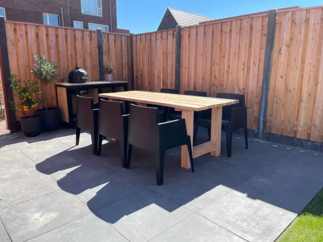 Douglas tuintafel Jorg met H poten