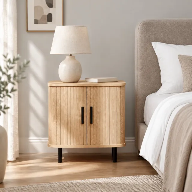 MEUNIQ Nachtkastje met schuifdeuren en 2 opbergvakken, 48 x 40 x 48 cm, stalen poten, Scandinavische stijl, eiken, voor slaapkamer of woonkamer Eiken kleur