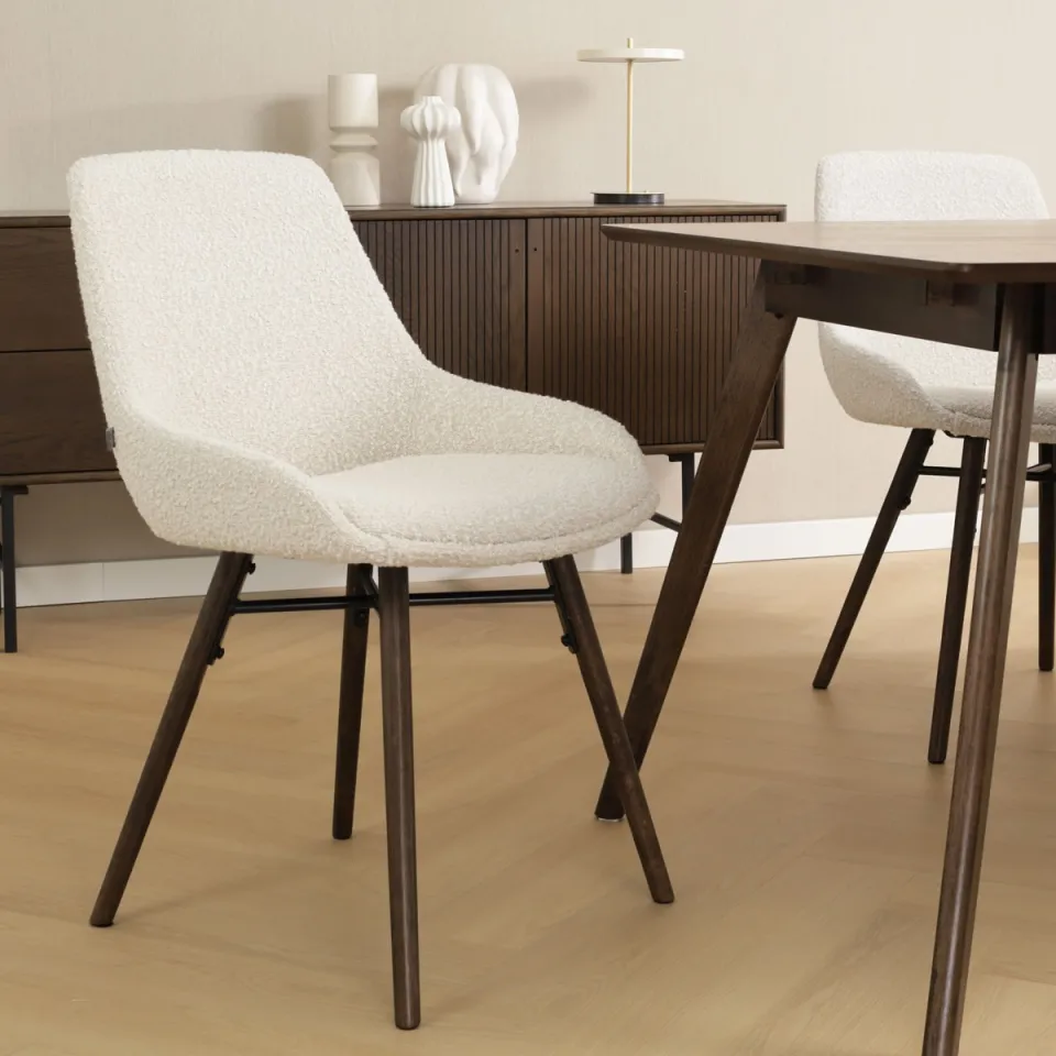 Nolon Nena-Isa eetkamerstoel bouclé beige - walnoot houten onderstel, foto 3