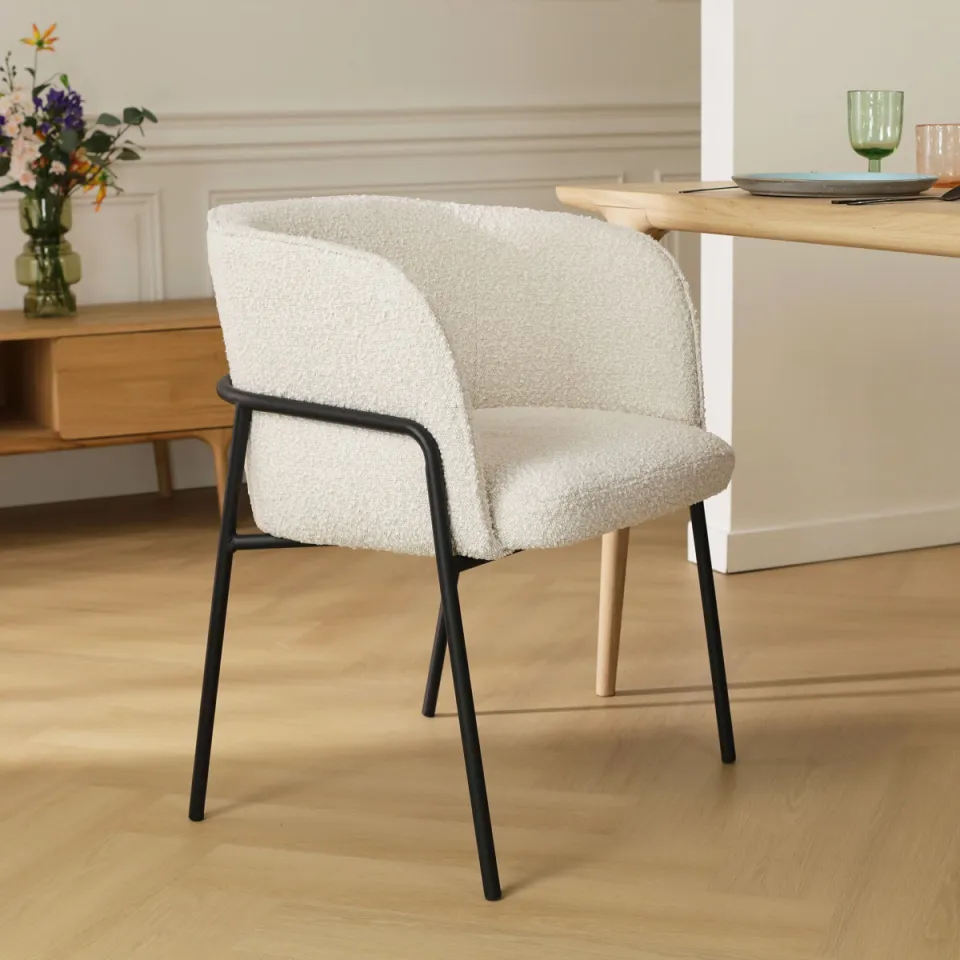 Nolon Josefien eetkamerstoel met armleuningen in bouclé beige, foto 3