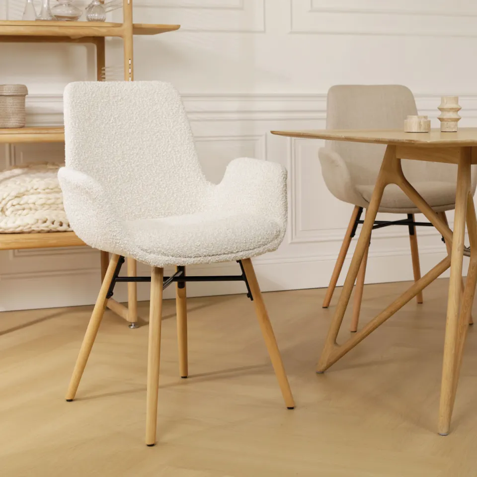 Nolon Nena-Eef eetkamerstoel bouclé beige - houten onderstel, foto 2