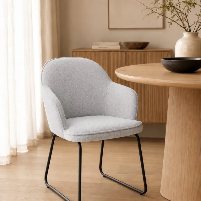 The Seats Eetkamerstoel Jasper – Comfortabele Armstoel – Polyester Stof – Sledeframe - Licht grijs