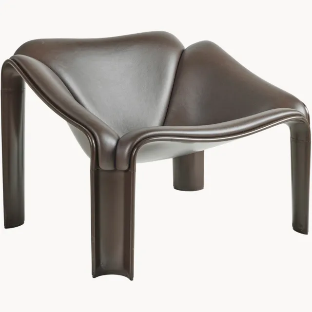 GUBI Leren loungefauteuil Bruin