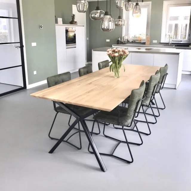 Eikenhouten tafel Vlinder met stalen scissor poten