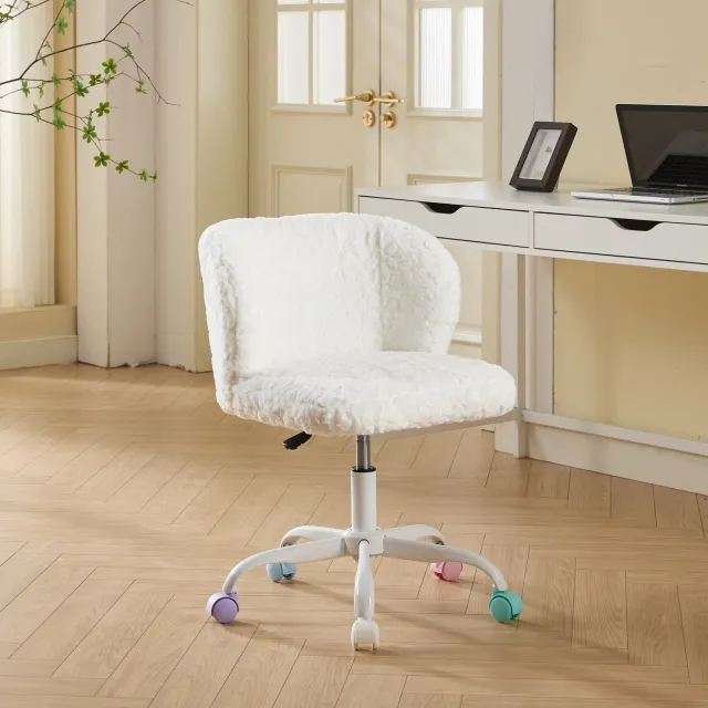 MEUNIQ Bureaustoel in crème met zachte bekleding van imitatiekonijnenbont, verstelbare zithoogte, 360° draaifunctie en kleurrijke wielen voor slaapkamer en werkplek