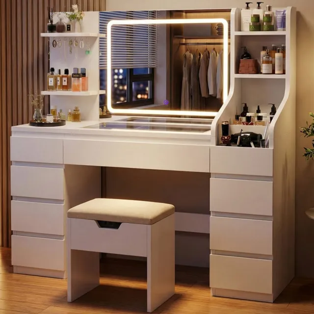 Devoko Kaptafel – 135 B × 40 D × 137 H cm – LED-spiegel met 3 Lichtkleuren en Traploos Dimbare Verlichting – 9 Laden en 7 Open Opbergvakken – Glazen Tafelblad – 2 Stopcontacten en 2 USB-poorten – Inclusief Make-upkruk met Opbergruimte Mat wit-1