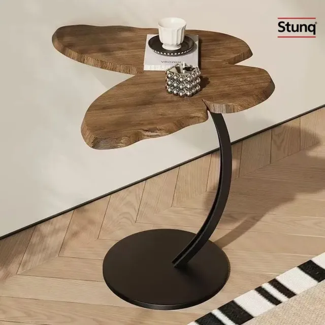 Stunq Mid-century bijzettafel met organisch houten blad en zwart metalen onderstel