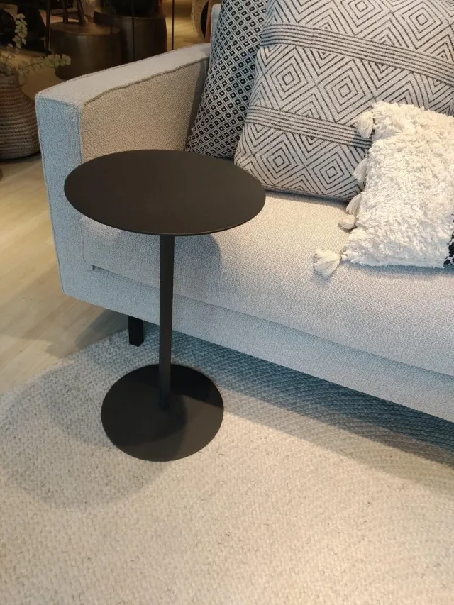 Stainiq ® Bijzettafel rond - Ø 33 cm - 57 cm hoog - mat zwart metaal | Nederlands design, Stainiq ®