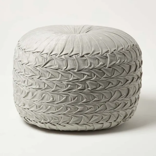Homescapes Geplooide fluwelen poef Grace in gevlochten look - grijs, 50x35 cm