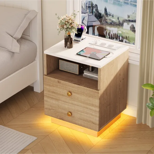 Solvenrik Nachtkastje Set 2 Stuks Houtlook – Nachtkastje met LED Verlichting, USB & Stopcontact – Slaapkamerkastje met 2 Laden en Open Vak Houtkleur