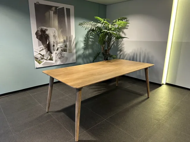 Mangohouten tafel Dorian met ronde poten