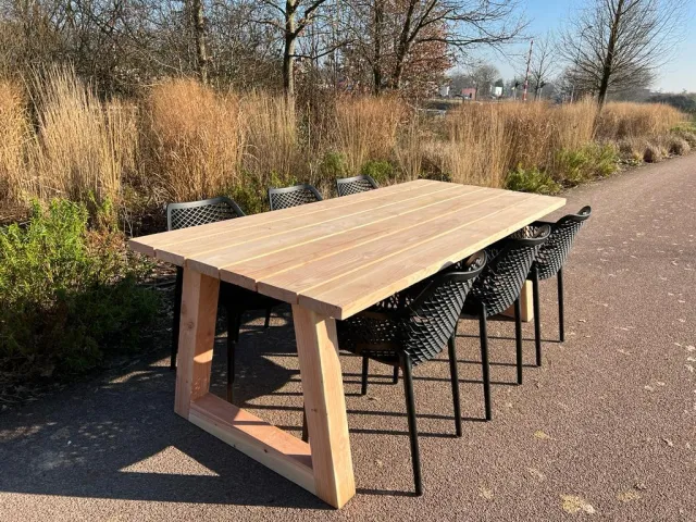 NordXL Tuintafel Jidde met trapeze poten douglashout