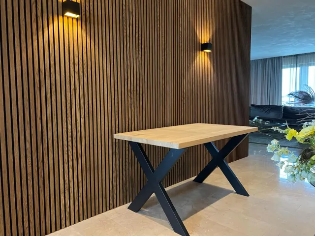 Eikenhouten tafel/bureau Niel met platte kruispoten