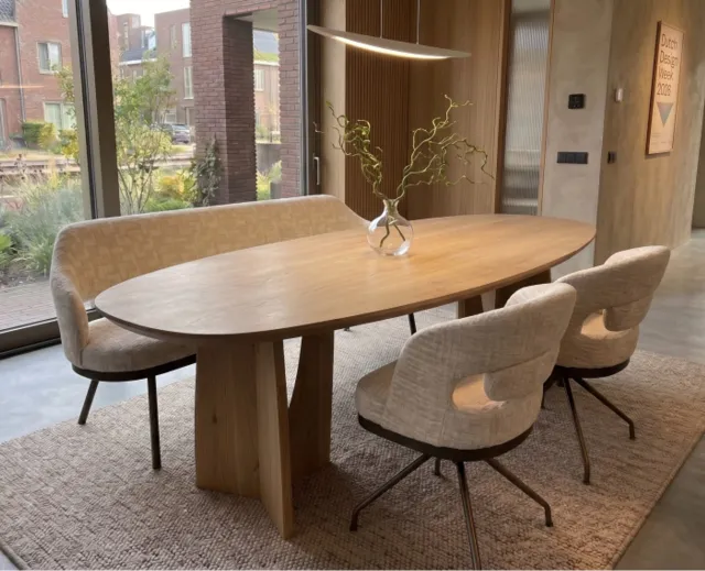 Meubelplaats Eettafel Nina Deens ovaal massief eikenhout - Naturel - Japandi - 300x130 cm