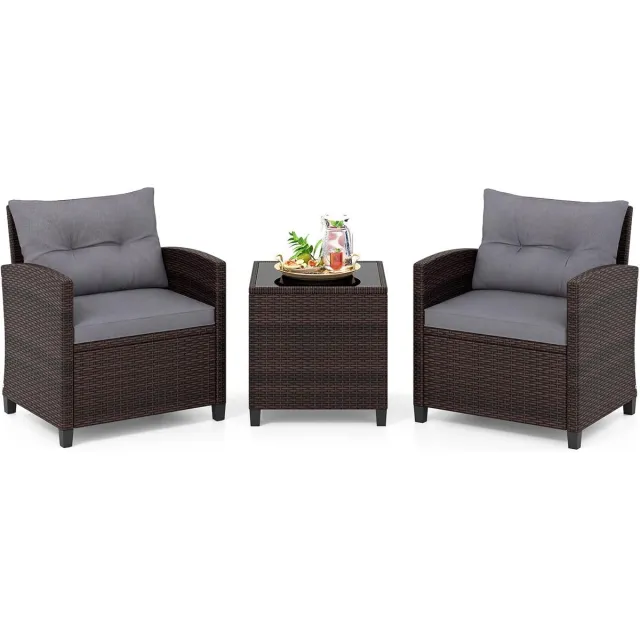 House&Garden 3-delige Polyrotan Tuinset – 2 Stoelen & 1 Bijzettafel met Glasplaat en Zitkussens – Balkon- en Tuinmeubelset – Grijs | House&Garden Brown