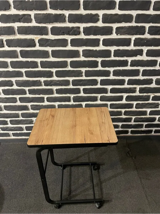 Intergas C Zittafel met Wielen - Bijzettafel - C-salontafel op Wielen - Salontafel - Banktafel - Serveertafel - Nesttafel - Atlantische Pijnboom - 35x47x60 cm