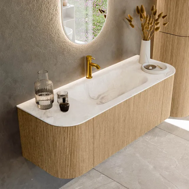 Mondiaz KURVE-DLUX 130 cm Onderkast Greeploos 1 Lade Met Deuren Oak, Wastafel Solid Surface Midden Frappe 1 Kraangat Zonder Spiegel (KRVBGS130L+R1L2D1KM-Oak/Fra)
