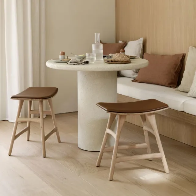 Ethnicraft Ronde Bistrotafel 'Elements' Microcement, 90cm, kleur Off White, foto 2