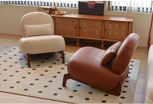 HAUSS SPOLE Fauteuil - Zachte Zitting met Rugkussen en Houten Poten - voor Woonkamer en Slaapkamer - Gestoffeerde Zitstoel - Kunstleer - Bruin