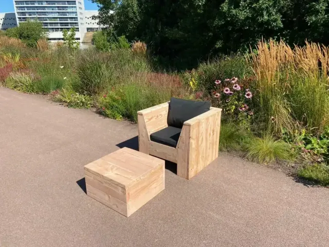 Tuinstoel Odin douglashout met schuine armleuningen