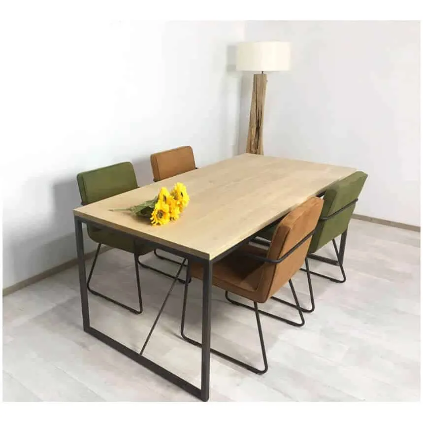 Eikenhouten tafel Rago met industrieel onderstel