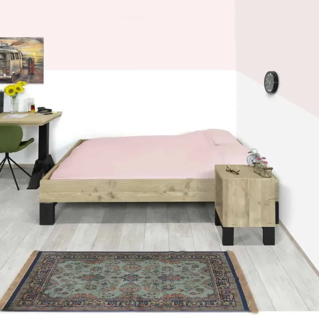 Steigerhouten bed Niles met industrieel onderstel