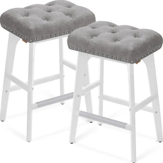FurnStar Barkruk set van 2 - Barstoel - Keukenstoel - Kunstleer met decoratieve knopen en nagels - Massief houten poten - 66 cm hoog - Huisbar en eetkamer - Eenvoudige montage - Duifgrijs - LBC085G01