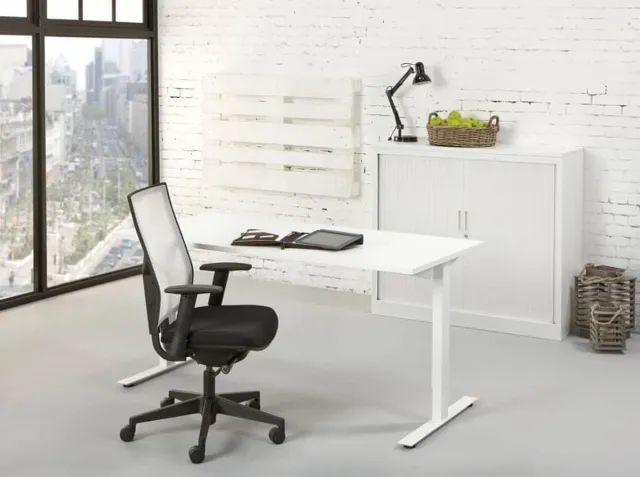 ABC Kantoormeubelen Ergonomisch design t-poot bureau Teez breed 120CM diep 60CM bladkleur Kersen framekleur Aluminium (RAL9006) Aluminium (RAL9006)/Kersen