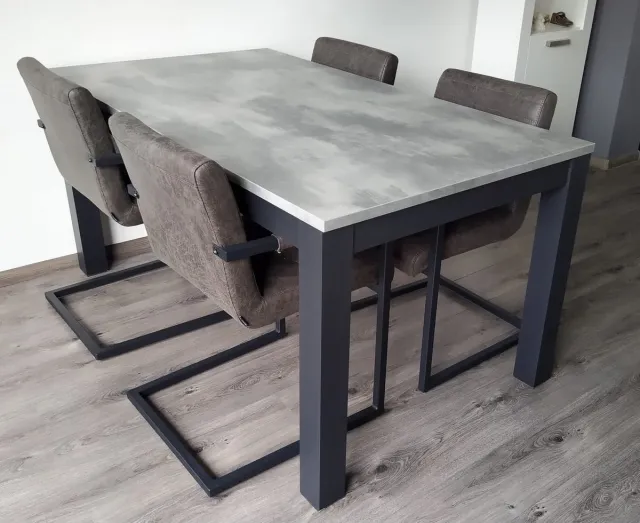 Ik Woon Modern Eettafel Milaan - Betonlook / Zwart Onderstel - 90 x 180 cm Zwart / Betonlook