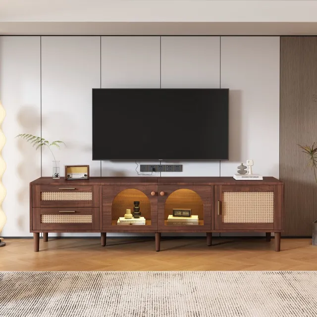 Sweiko 180cm Bruine tv-kast, Geschikt Voor 80-inch tv's, Uitgerust met 2-rieten laden, 2-glazen deuren en 1-rieten deur, LED-verlichting, die stijlvolle opbergruimte en tv-paneel biedt, Bruin