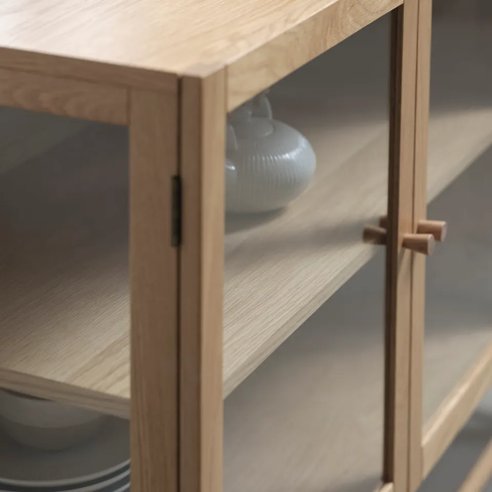 Olivine Boris eikenhouten dressoir naturel - met glazen deuren - 140 x 43 cm, foto 5
