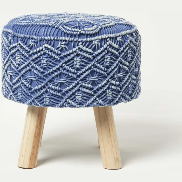 Homescapes Willow – Macrame kruk rond met houten poten – blauw, 43cm hoog