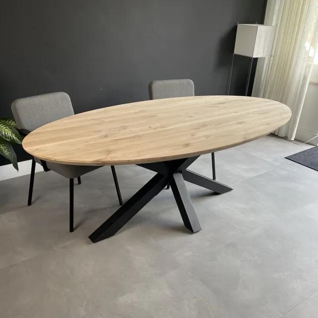 Blackwood Tafels Blackwood - Ovale Eettafel - Puur Massief Eiken - Behandeld - 160x90 centimeter - Stalen Matrix Poot Blank eiken