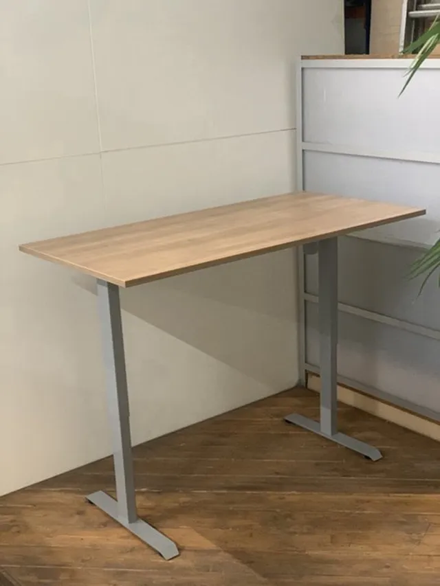 FERBOX - Kantoor & Design FB01 - elektrisch zit sta bureau met memory - grijs onderstel - havanna blad - NU MET GRATIS USB OPLADER! - 140 x 80 - NIEUW