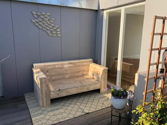 Tuinbank Eef met schuine armleuning steigerhout