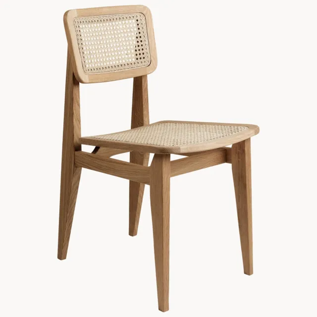 GUBI Houten stoel C-Chair van eikenhout met Weens vlechtwerk Beige