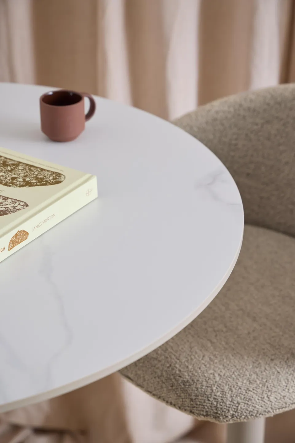 Bendt Ronde Bartafel 'Tempest' Keramiek met marmerprint, 80cm, kleur Wit, foto 3