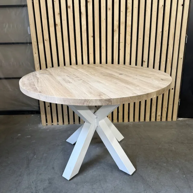 Blackwood Tafels Blackwood - Ronde Eettafel - Puur Massief Eiken - Behandeld - 100 centimeter - Stalen Matrix Poot Wit Blank eiken