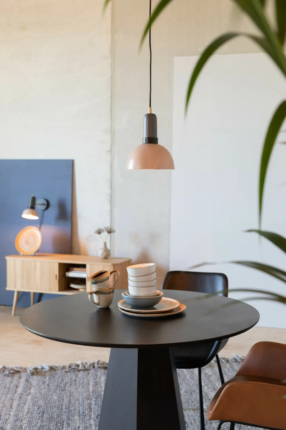 Zuiver Ronde Eettafel 'Pilar' Essenhout, 100cm, kleur Zwart, foto 5