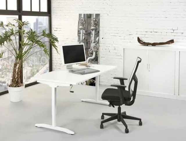 ABC Kantoormeubelen Slinger verstelbaar zit/zit bureau NLST breed 180CM diep 80 cm bladkleur Lichtgrijs framekleur Zwart (RAL9005) Zwart (RAL9005)/Lichtgrijs
