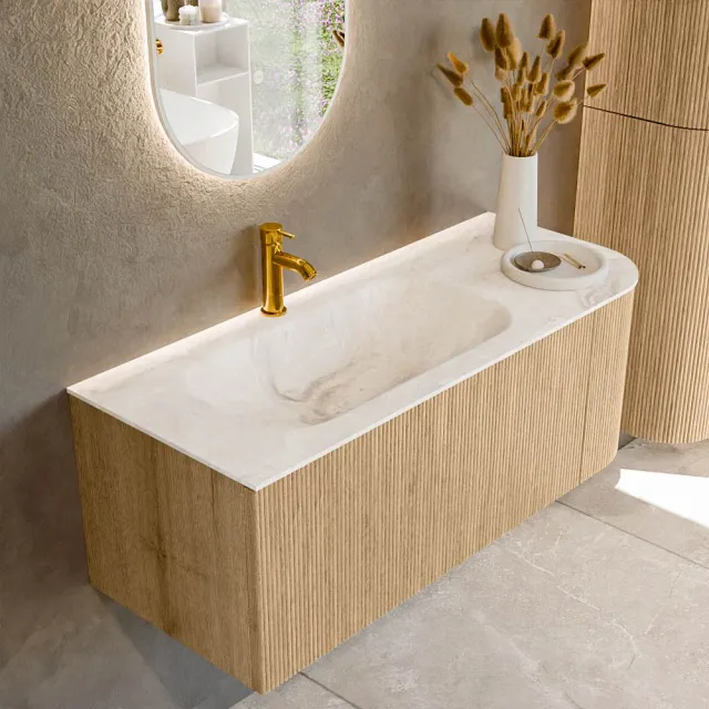 Mondiaz KURVE-DLUX 115 cm Onderkast Greeploos 1 Lade Met Deuren Oak, Wastafel Solid Surface Links Frappe 1 Kraangat Zonder Spiegel (KRVBGS115R1L1D1KL-Oak/Fra)
