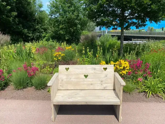 Steigerhouten tuinbank Cody met smalle armleuningen