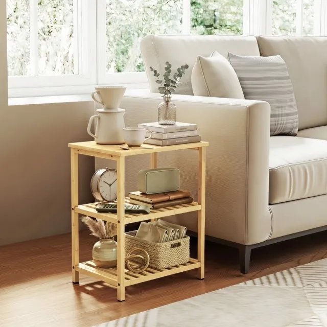 OKWISH Bijzettafel – 3 Niveaus Open Opbergruimte – Voor Woonkamer En Slaapkamer – Gelakt Bamboe Naturel – 40,6 x 30 x 50,5 cm