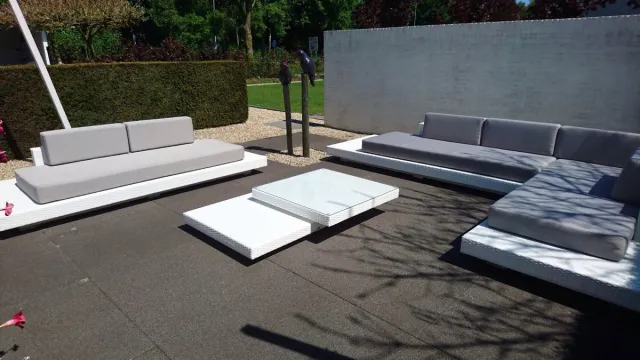 Outdoorinstyle Loungeset Ibiza compleet met losse tweezitsbank; wit onderstel en kussens in kleur naar keuze