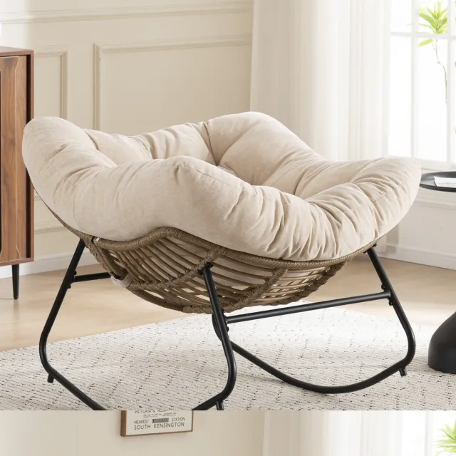 Wishdor Schommelstoel met armleuningen - Chenille bekleding - Metalen frame - Scandinavisch & basic - Voor woonkamer en slaapkamer - Beige - 98 x 102 x 77 cm