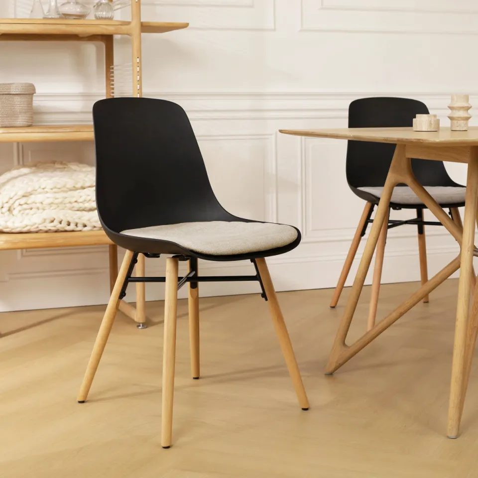 Nolon Nena-Liv eetkamerstoel zwart met okergeel zitkussen - houten onderstel, foto 3