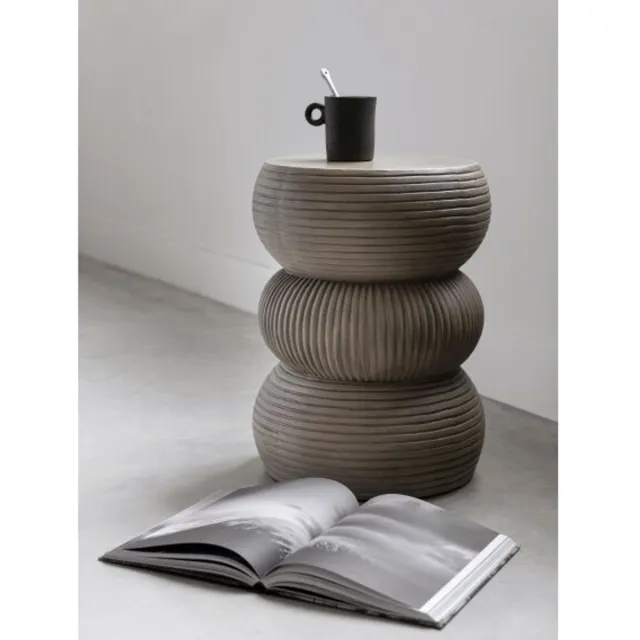 Must Living Side table Slice Olive,47xØ35 cm, fiber cement olive Groen